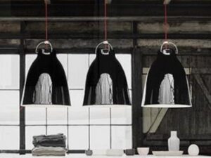 GUDRUN Claw Grip Lamp Black