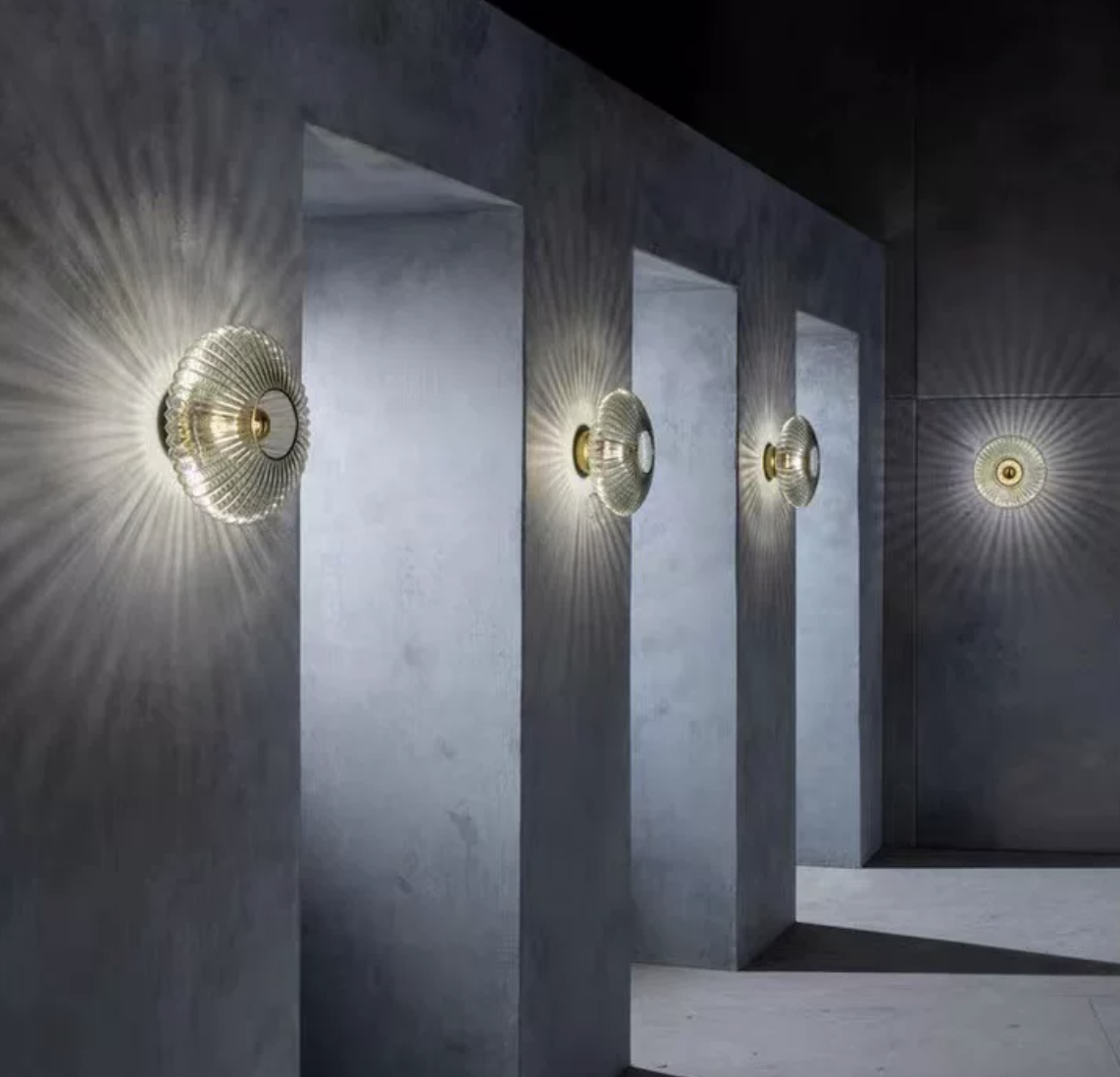 Vindlaro Modern Ribbed Shell Radiant Sunburst Wall Light Vindlaro Modern Ribbed Shell Radiant Sunburst Wall Light 2