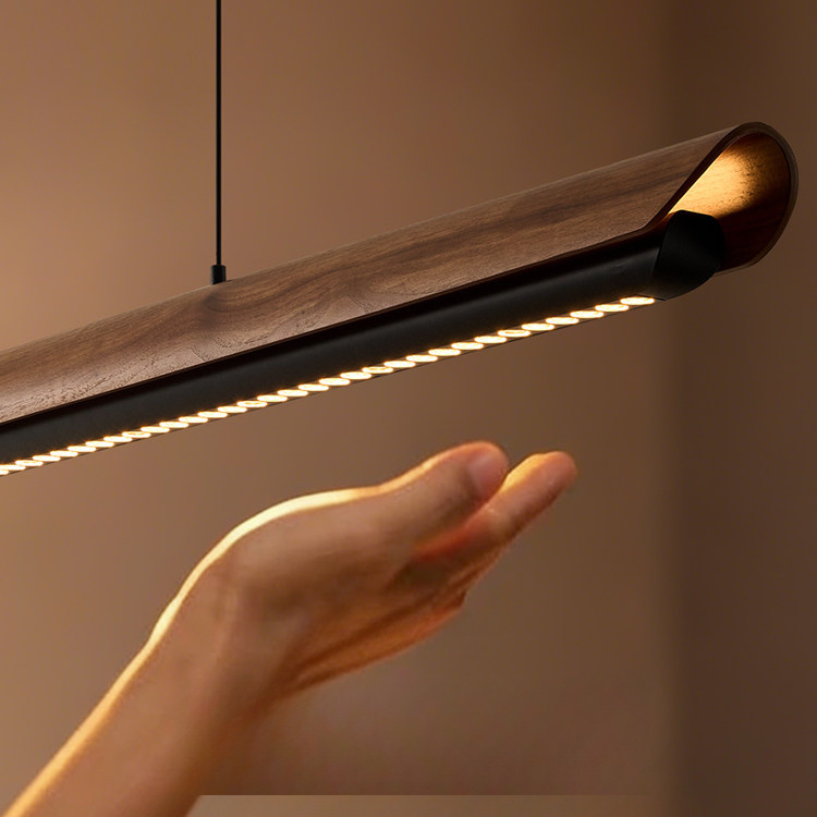 Flunnipin Minimalist Wooden Linear Bar Pendant Light Flunnipin Minimalist Wooden Linear Bar Pendant Light Close Up