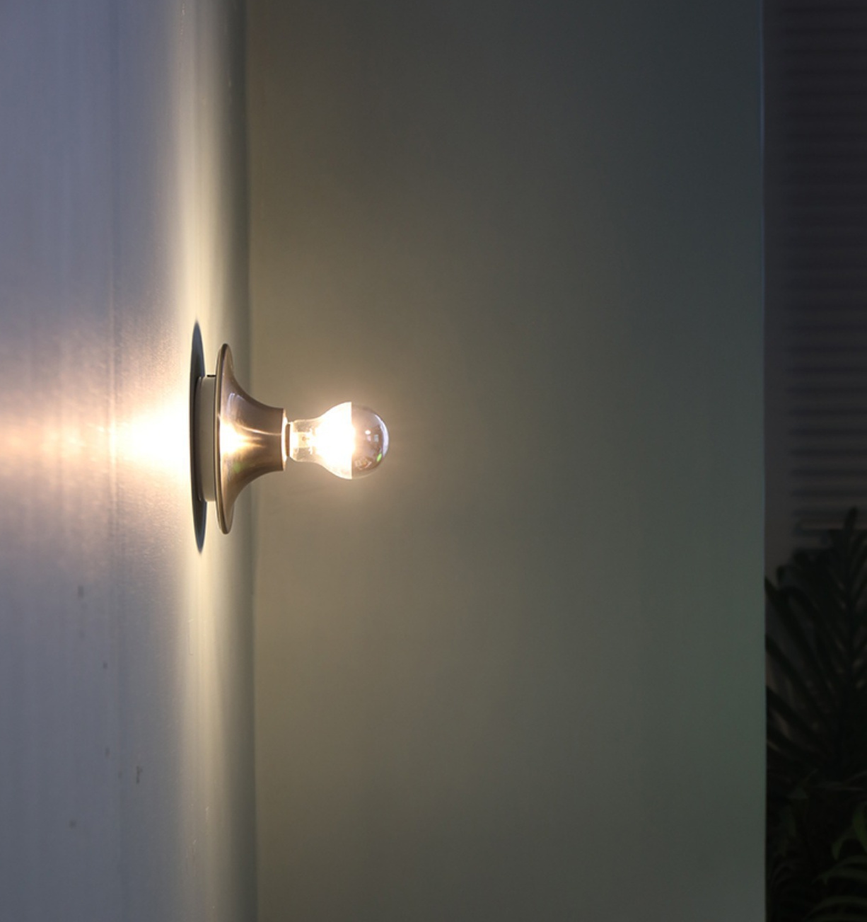 Karnvyrn Minimalist Metallic Halo Wall Light Karnvyrn Minimalist Metallic Halo Wall Light Bedroom Landed House