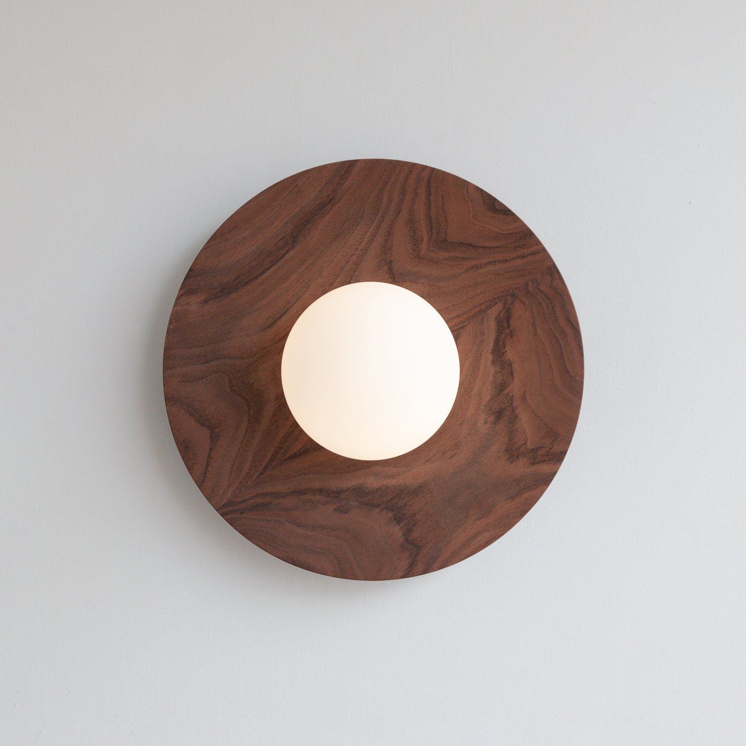 Vindsora Scandinavian Eclipse Wooden Disc Wall Light Vindsora Scandinavian Eclipse Wooden Disc Wall Light Natural Wood Round