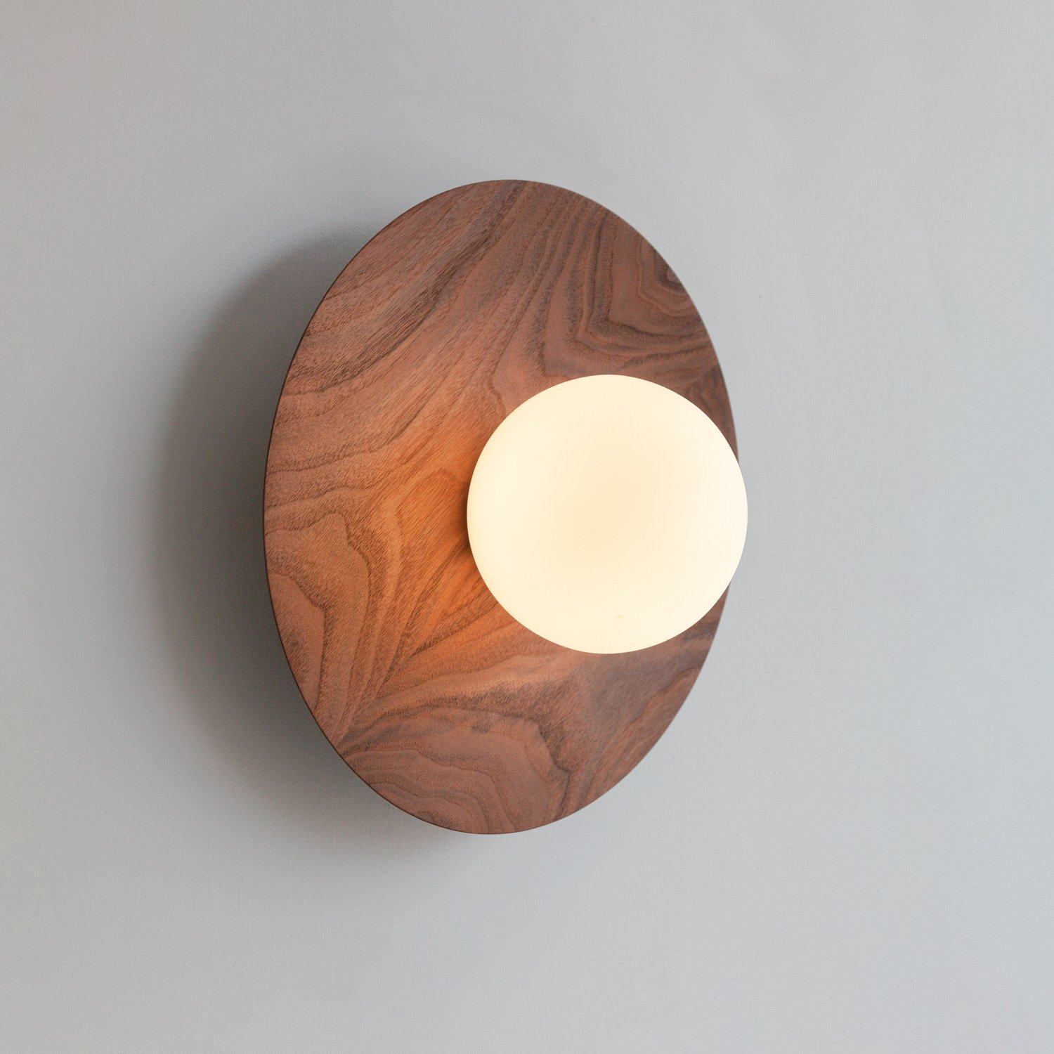 Vindsora Scandinavian Eclipse Wooden Disc Wall Light Vindsora Scandinavian Eclipse Wooden Disc Wall Light Natural Wood